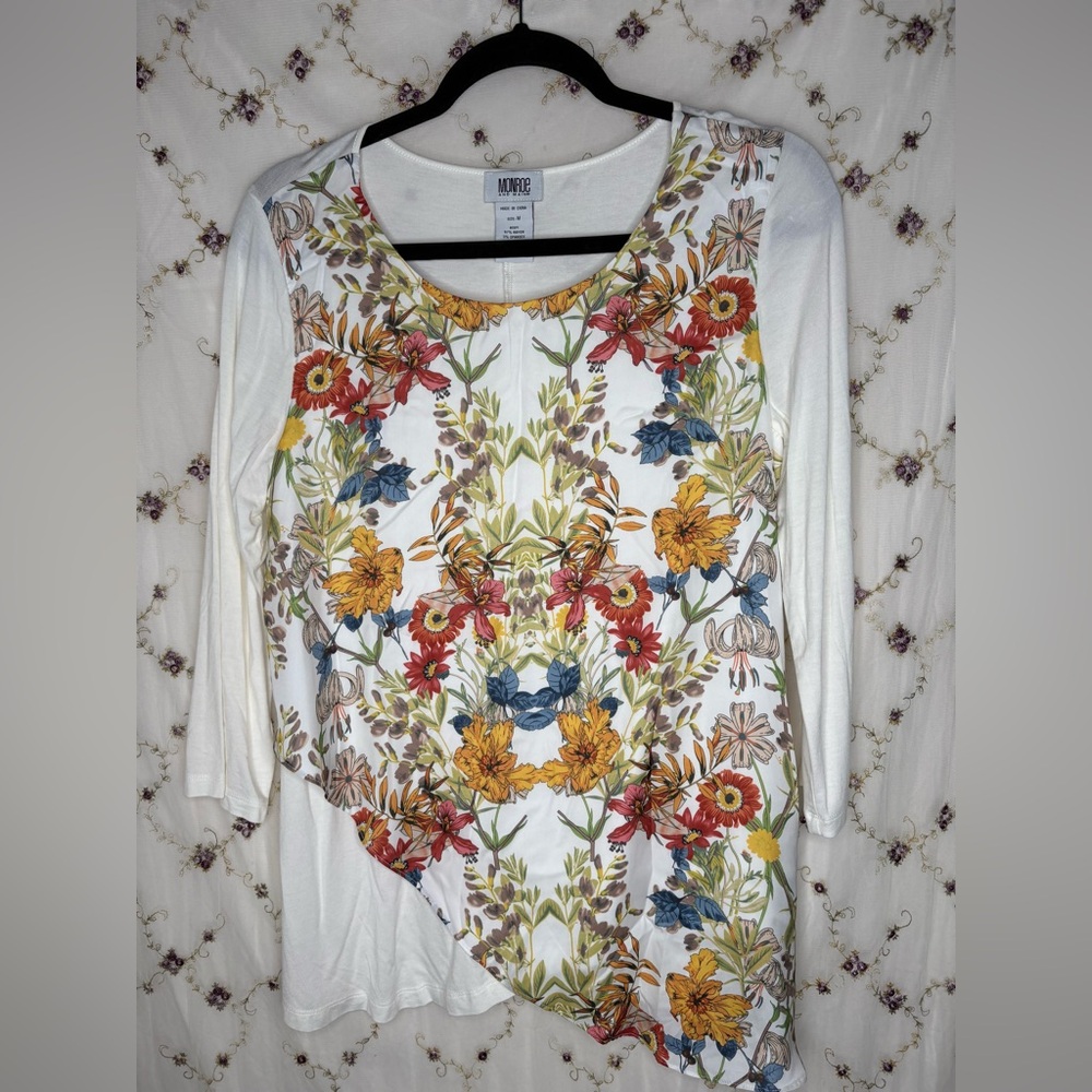Monroe & Main White Long Sleeve Floral Scoop Neck Top